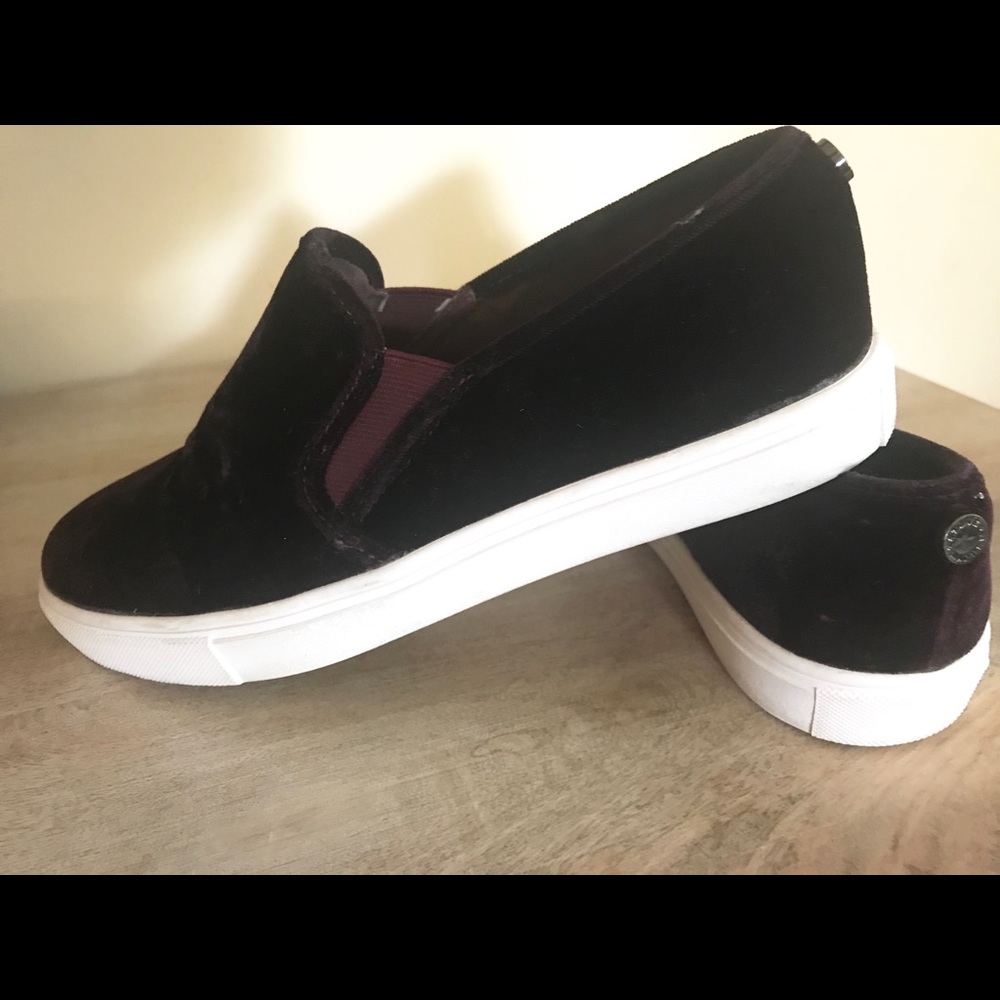 🖤Velvet STEVE MADDEN slip on shoes🖤